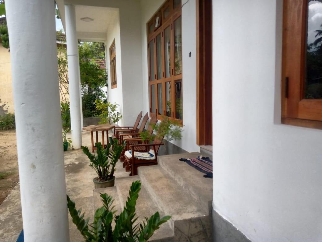 Alexandra Home For Foreign Tourists Only Gampola Exterior photo
